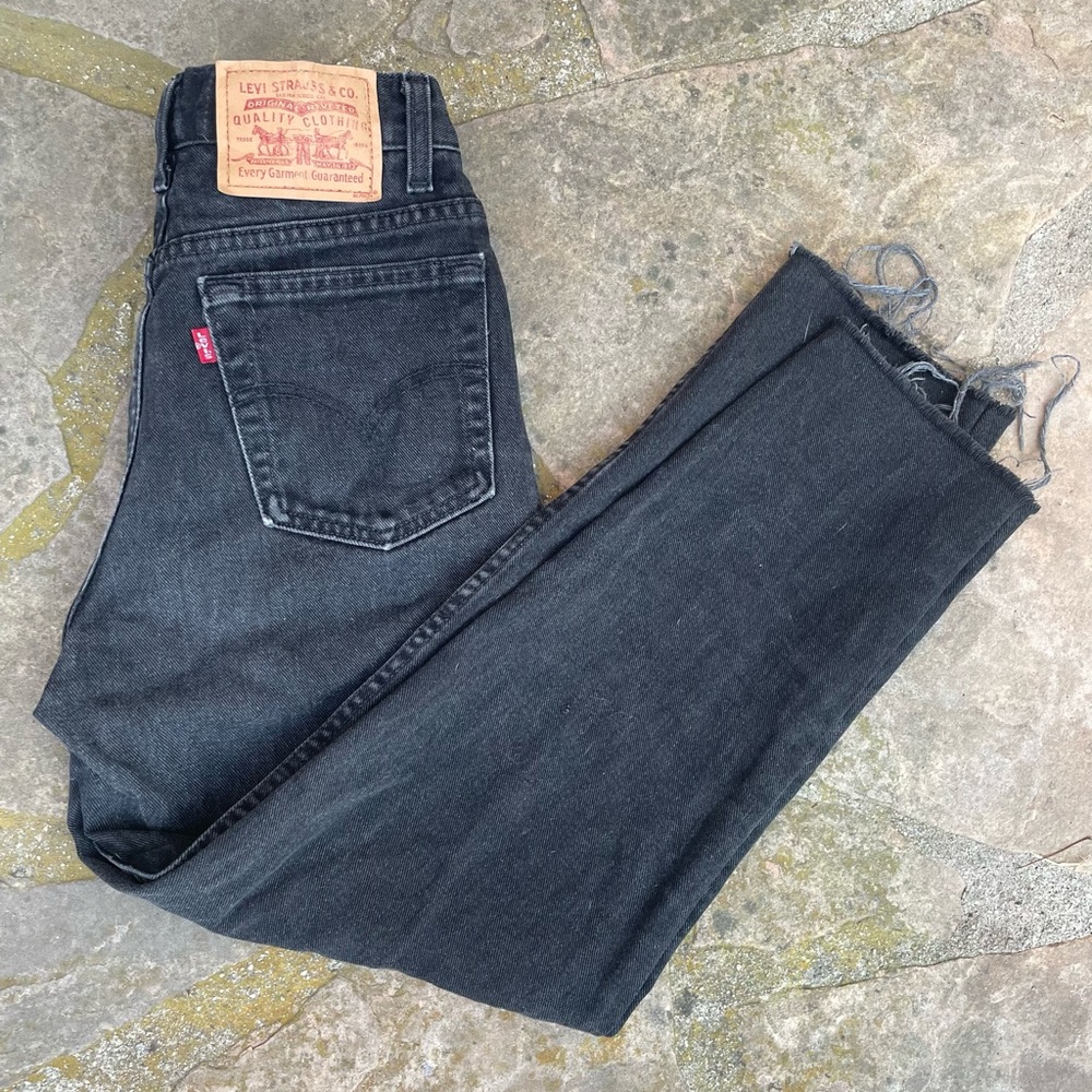 Vintage black wash Levi’s! Waist size 26, tapered